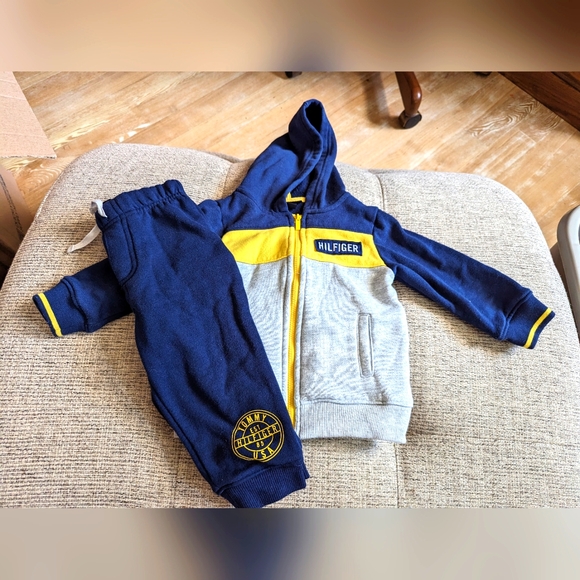 Tommy Hilfiger Sweatsuit 12M - Picture 1 of 6